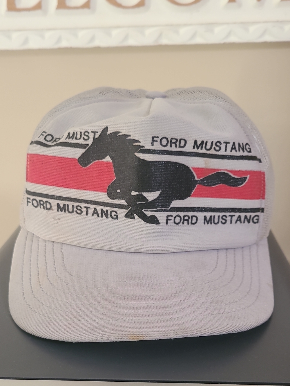 Vintage Ford Mustang Trucker Hat Snapback Mesh Cap Gray Running Horse USA Style